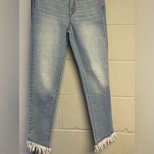 Sofia jeans Sofia Vergara Rosa curvy ankle. Size 4. Actual measurements 14x26.